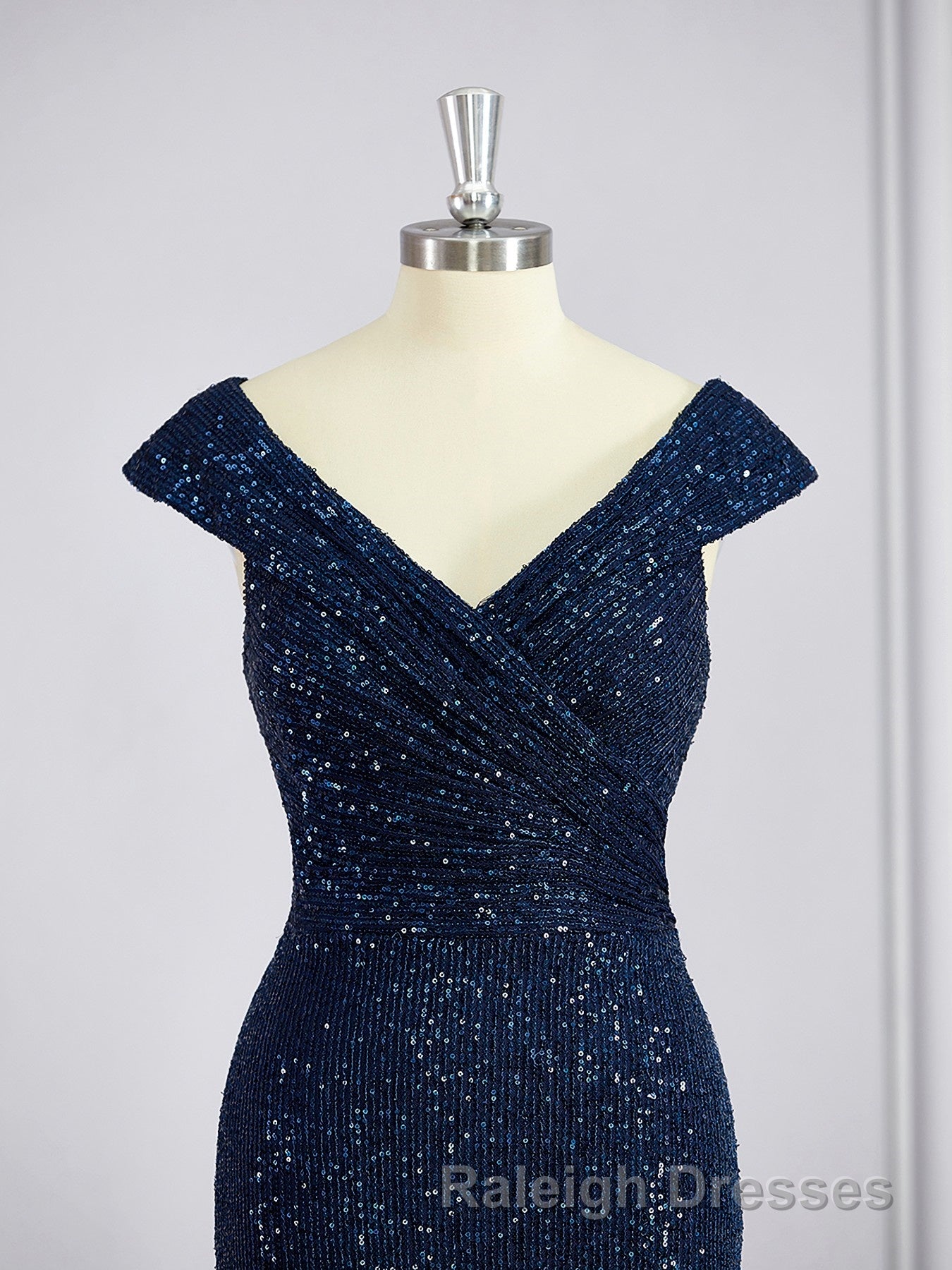 Sheath/Column V-neck Floor-Length Mother of the Bride Dresses With Ruffles Secondary image