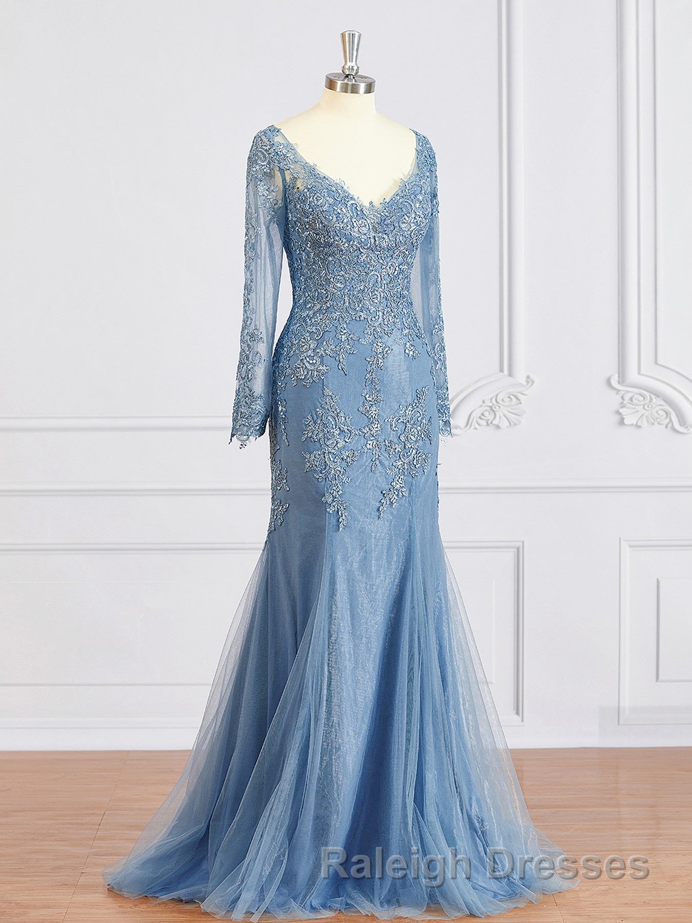 Sheath/Column V-neck Sweep Train Tulle Mother of the Bride Dresses With Appliques Lace