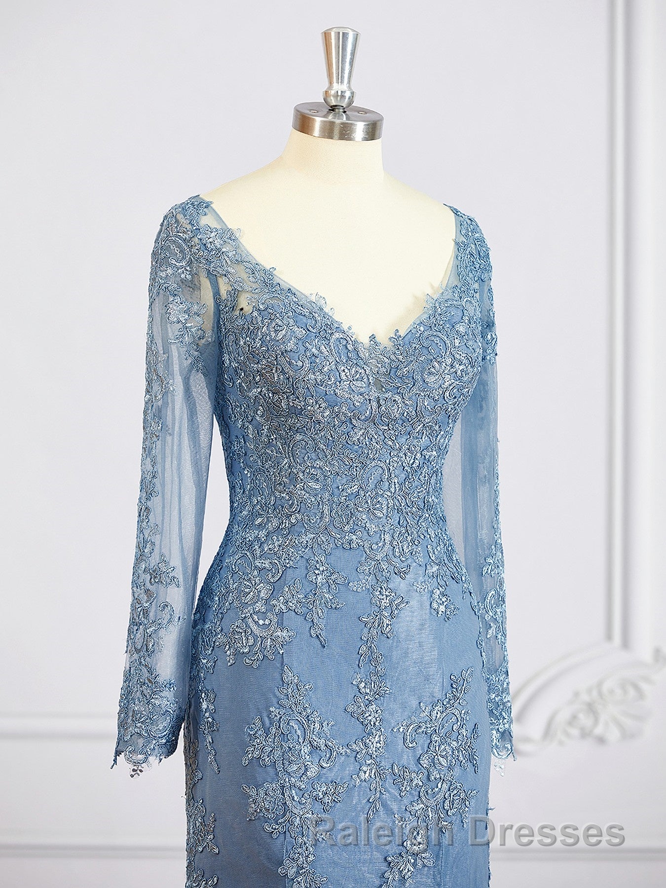 Sheath/Column V-neck Sweep Train Tulle Mother of the Bride Dresses With Appliques Lace