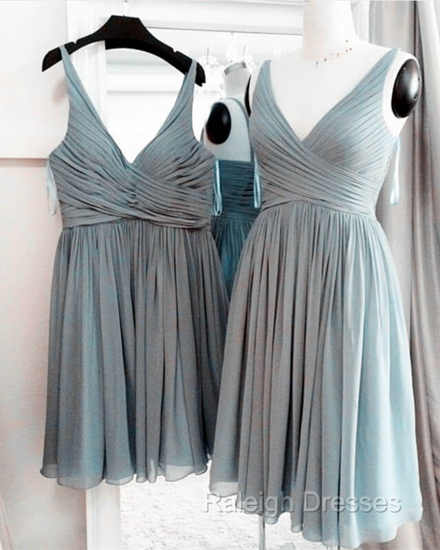 Short Pleated V-Neck Chiffon Bridesmaid Dresses Secondary image
