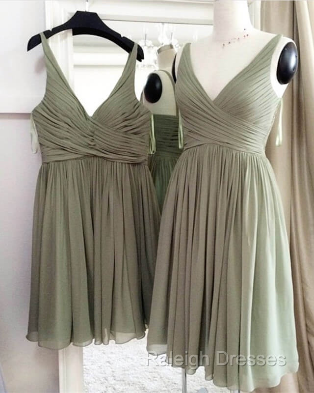 Short Pleated V-Neck Chiffon Bridesmaid Dresses