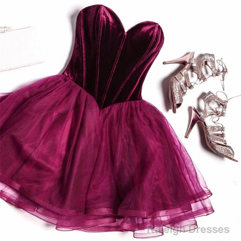 Short Velvet Corset Tulle Homecoming Dresses Secondary image