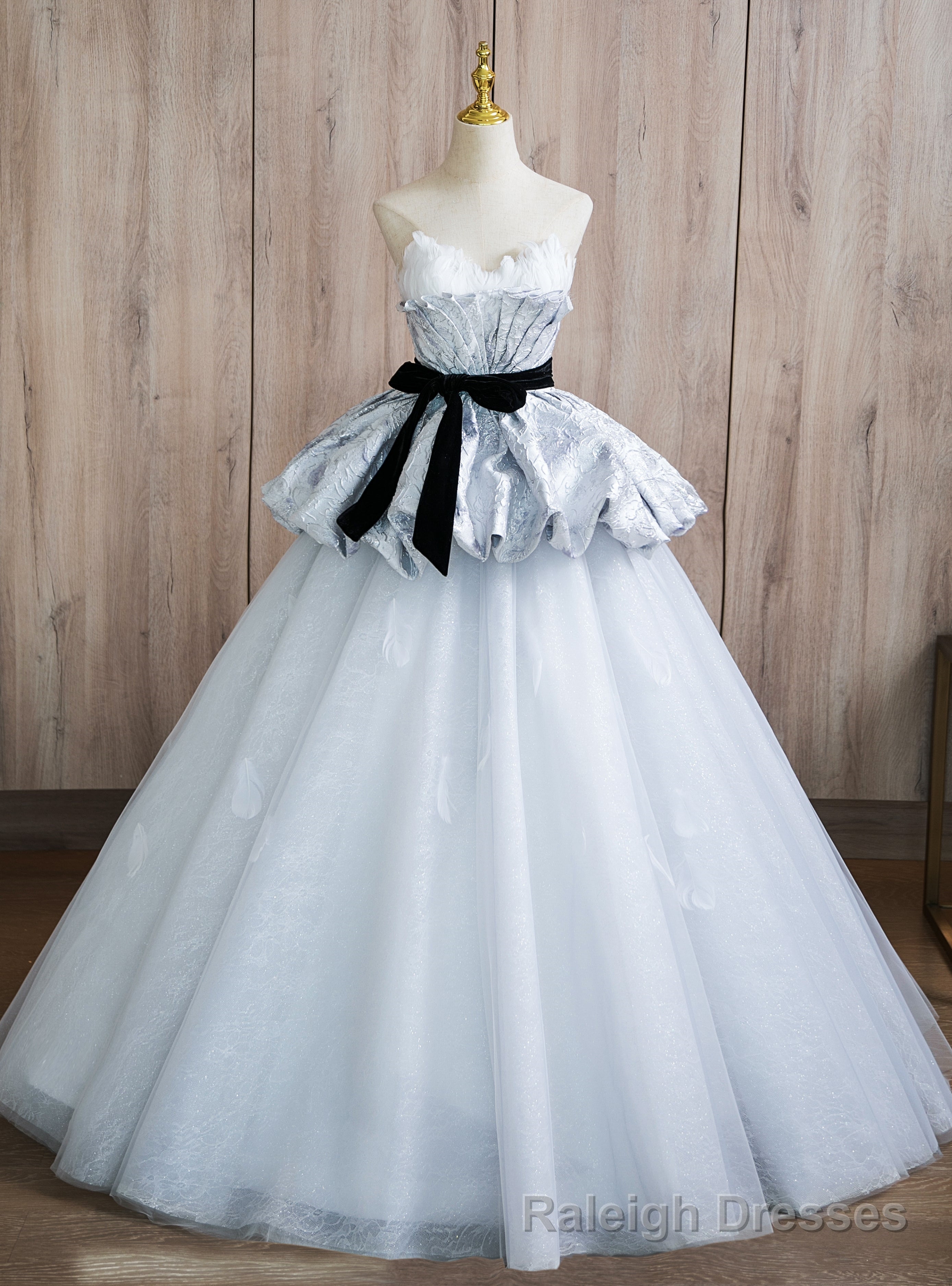 Silver Tulle Strapless Pleats Quinceanera Dress Main image