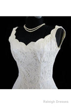 Simple A-Line Straps Jewel Knee-Length Lace Beach Wedding Dresses