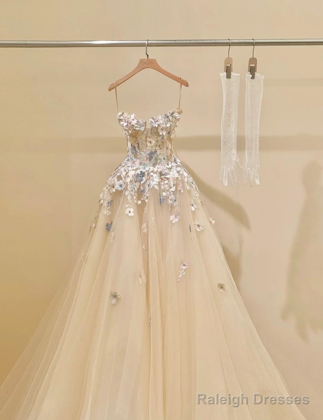 Simple Champagne A-Line Spaghetti Straps Tulle Applique Prom Dresses Long Sweet Wedding Dresses