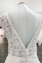 Simple Long A-line V-neck Tulle Appliques Lace Wedding Dress