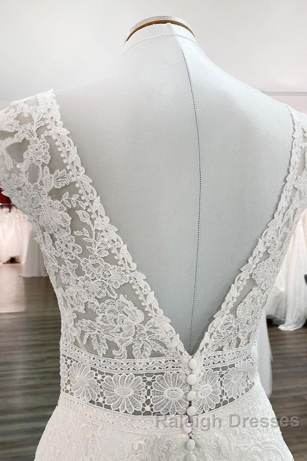 Simple Long A Line V Neck Tulle Appliques Lace Wedding Dresses