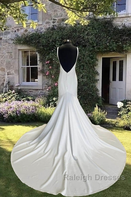 Simple Mermaid Plunge Neck Wedding Dress