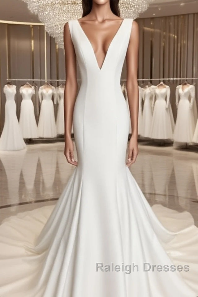 Simple Mermaid Plunge Neck Wedding Dress Main image