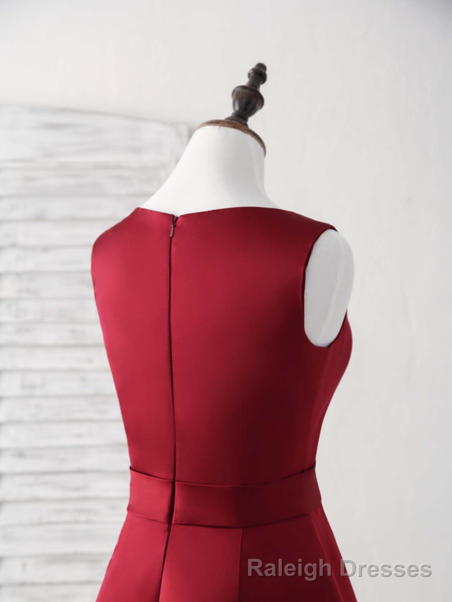 Simple V Neck Burgundy Short Prom Dress Satin Homecoming Dress