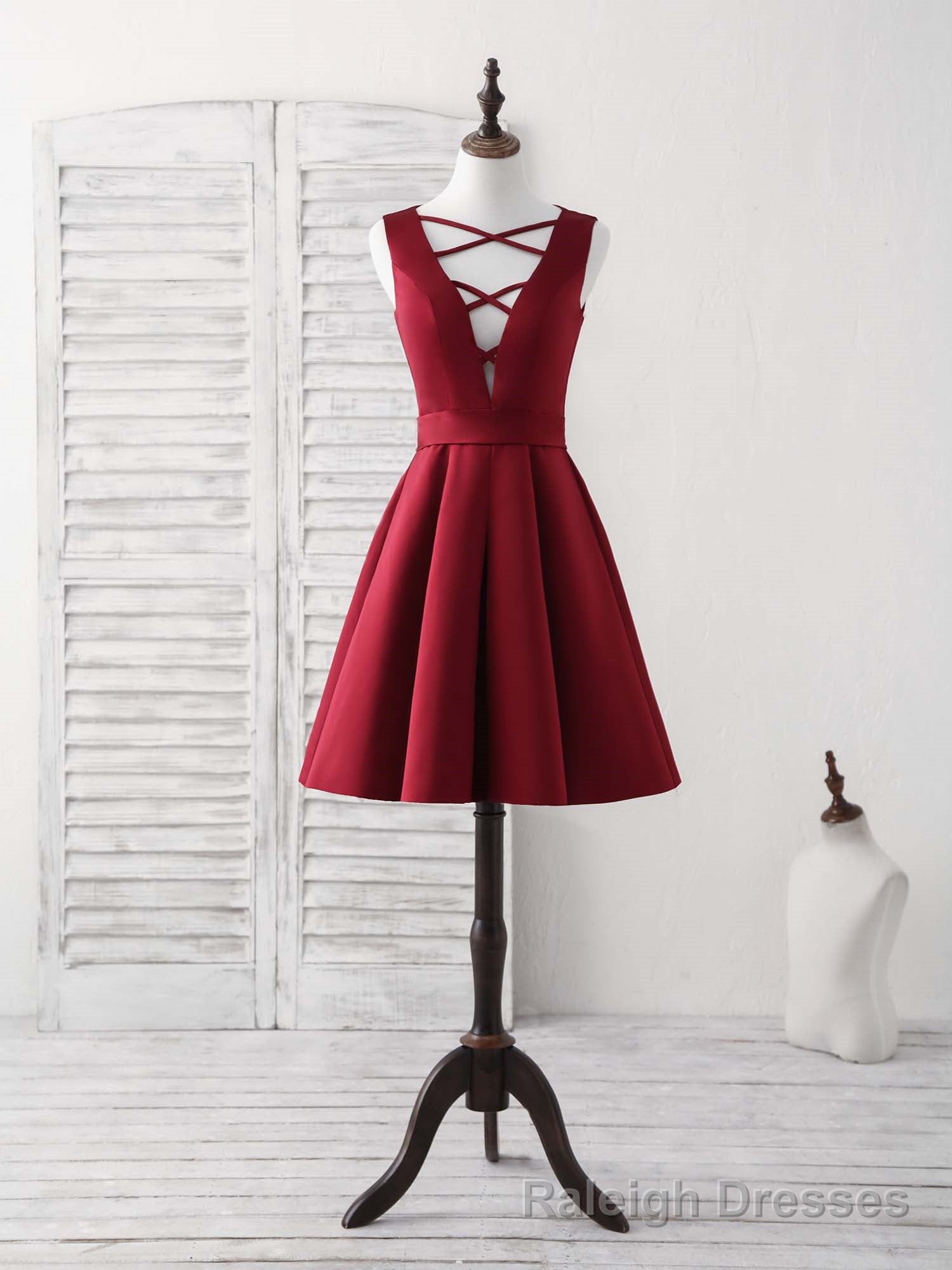 Simple V Neck Burgundy Short Prom Dress Satin Homecoming Dress Main image