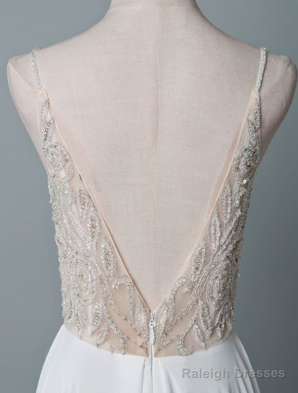 Simple Wedding Dresses A-Line V Neck Sleeveless Embroidered Chiffon Bridal Dress With Train