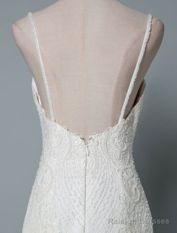 Simple Wedding Dresses Lace V Neck Sleeveless Lace Mermaid Bridal Dress With Train