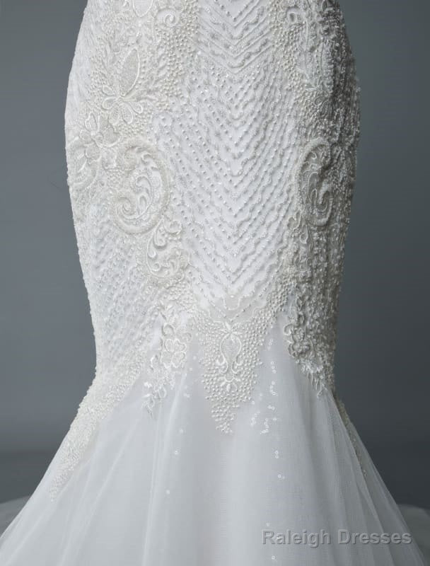 Simple Wedding Dresses Lace V Neck Sleeveless Lace Mermaid Bridal Dress With Train