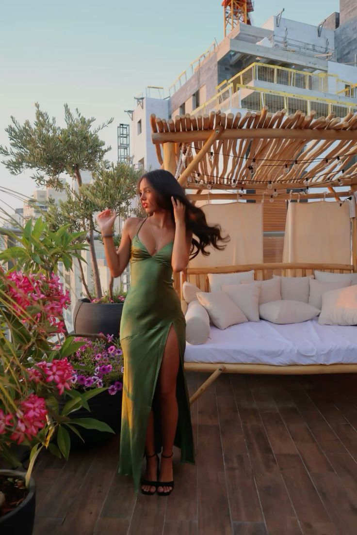 Spaghetti Straps Green Prom Dresses Long Prom Dress With Split Secondary image