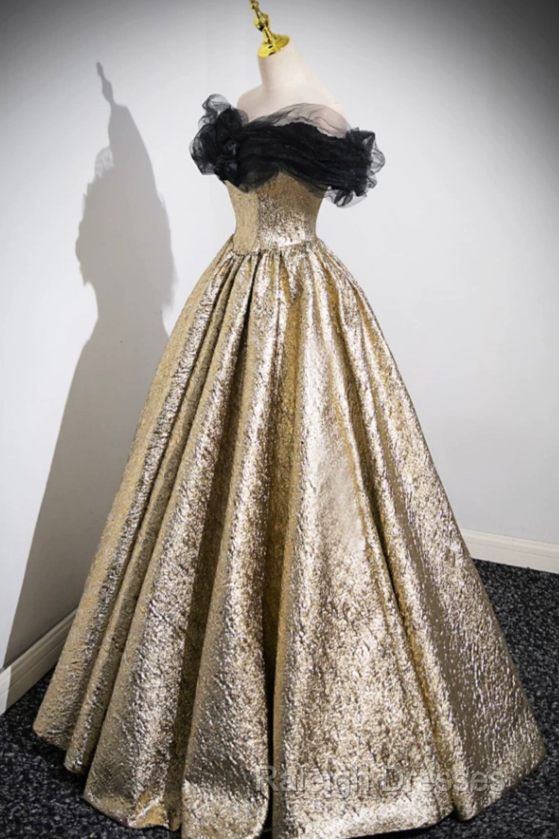 Sparkly Black And Gold Glitter Prom Dress Ball Gown Off The Shoulder Prom Dresses