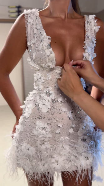 Sparkly Sheath V Neck White Feathers Beaded Wedding Dresses Short Bridal Gowns Wedding Dress