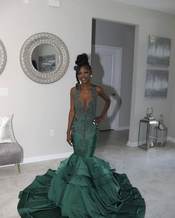 Stunning And Elegant Princess Prom Wear Gowns Green Prom Dress