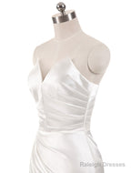 Stunning Ivory Wedding Dresses Strapless Mermaid Evening Dresses V Neck Sleeveless Split Beach Bridal Gown With Court Train