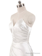 Stunning Ivory Wedding Dress Strapless Mermaid Prom Dress V Neck Sleeveless Split Beach Bridal Gowns With Court Train