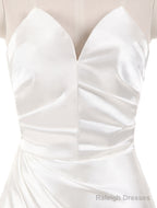 Stunning Ivory Wedding Dress Strapless Mermaid Prom Dress V Neck Sleeveless Split Beach Bridal Gowns With Court Train