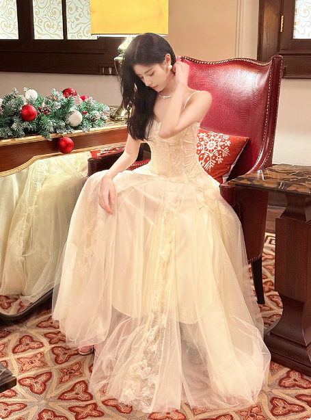 Sweet Cream Apricot A-Line Spaghetti Strap Lace Tulle Long Formal Prom Dress