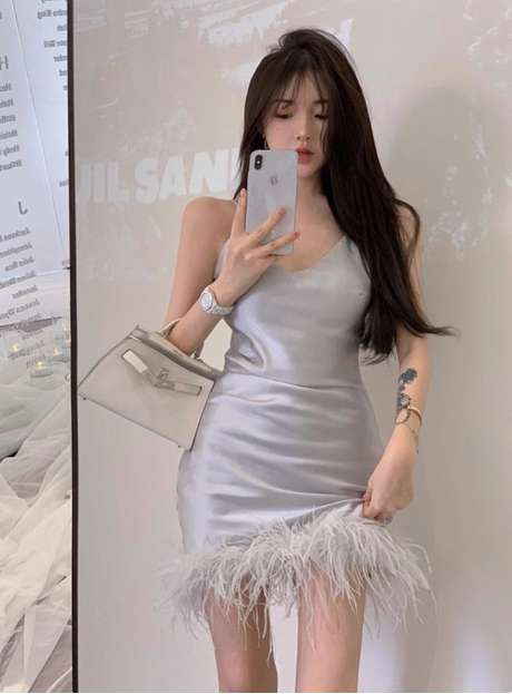 Sweet Strapless V-Neck Satin Feather 17Th Birthday Homecoming Dress Main image