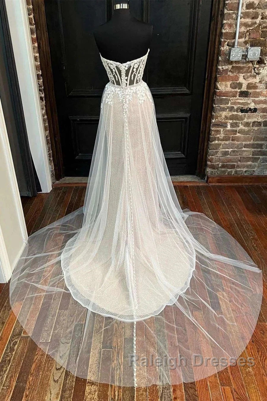 Sweetheart Appliques A-Line Long Wedding Dresses Secondary image