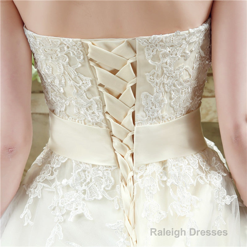 Sweetheart Lace Appliques Light Champagne Wedding Dresses