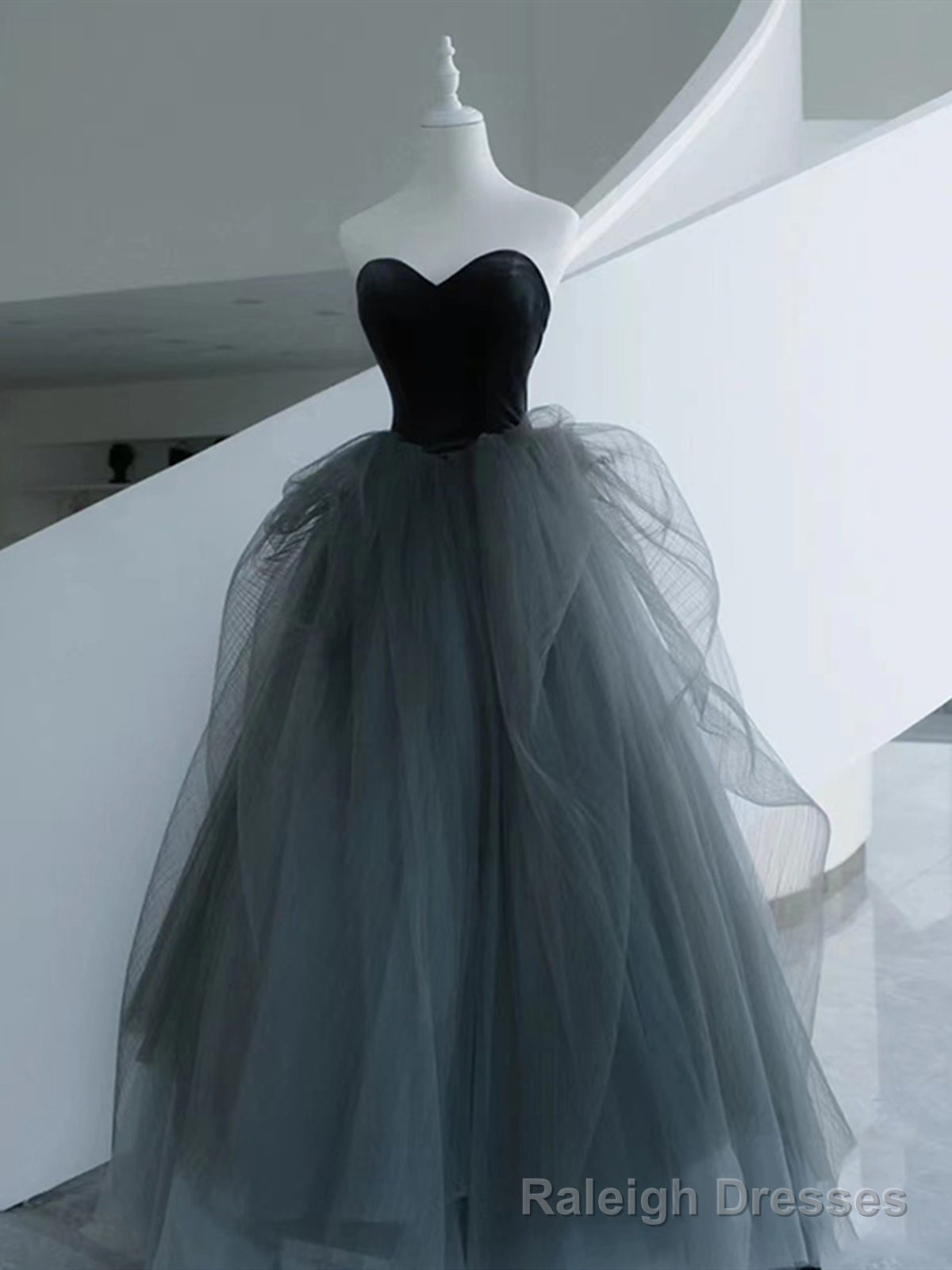 Sweetheart Neck Gray Tulle Long Prom Dresses Gray Tulle Long Formal Graduation Dresses Main image