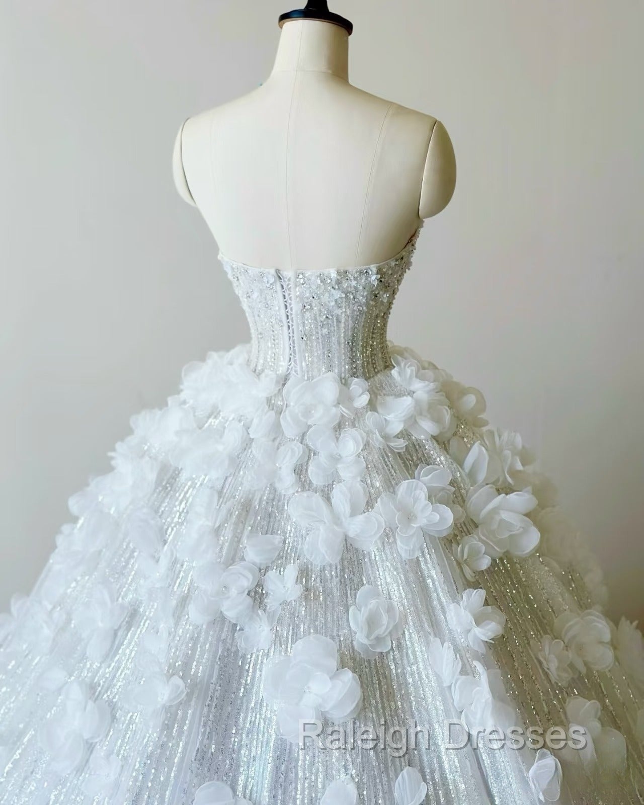 Timeless Ball Gowns Sweetheart Sequin Floral White Wedding Dresses Brides Dress
