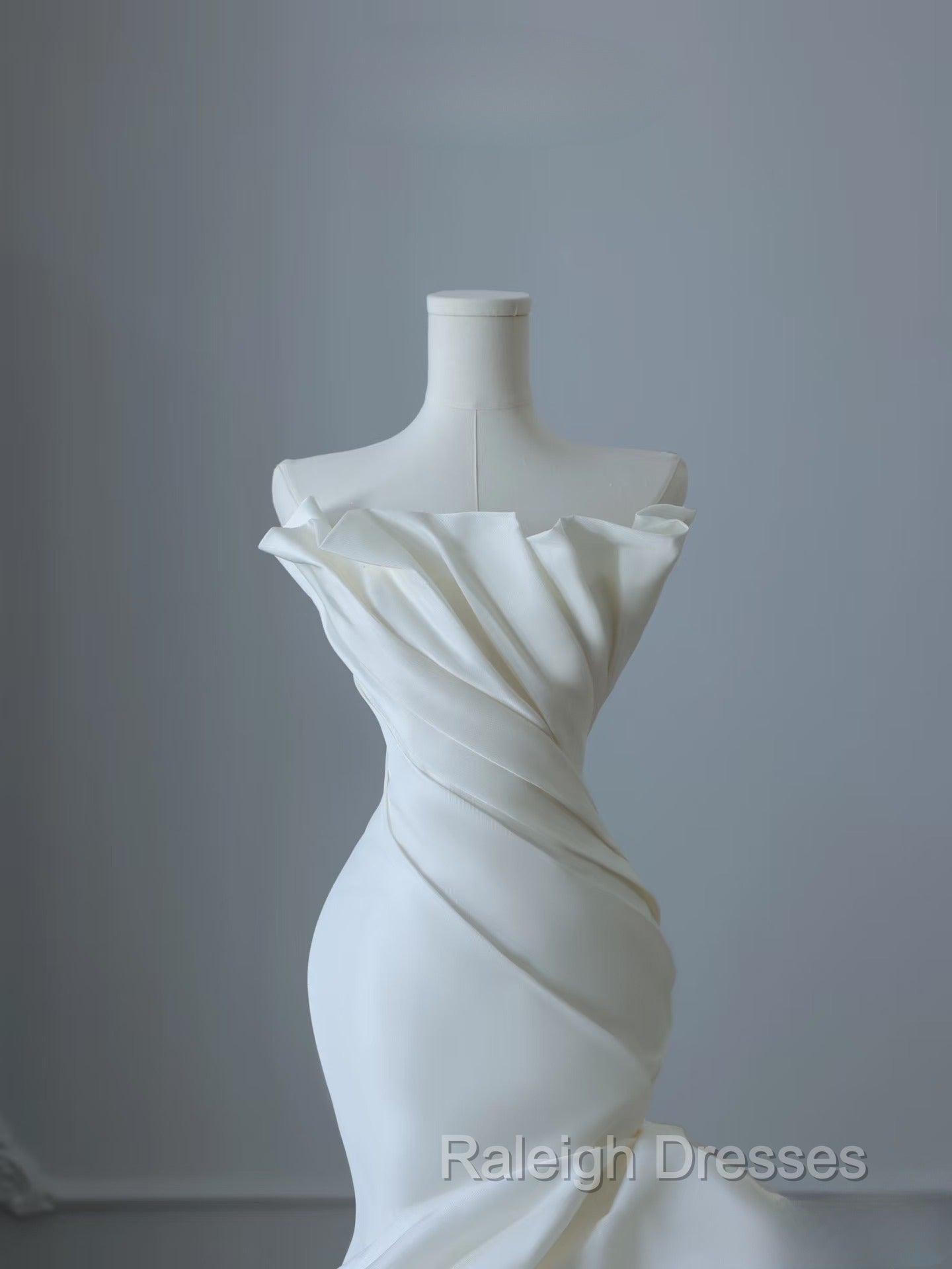 Timeless Mermaid Strapless Satin Ivory Long Wedding Dress Bridal Dresses