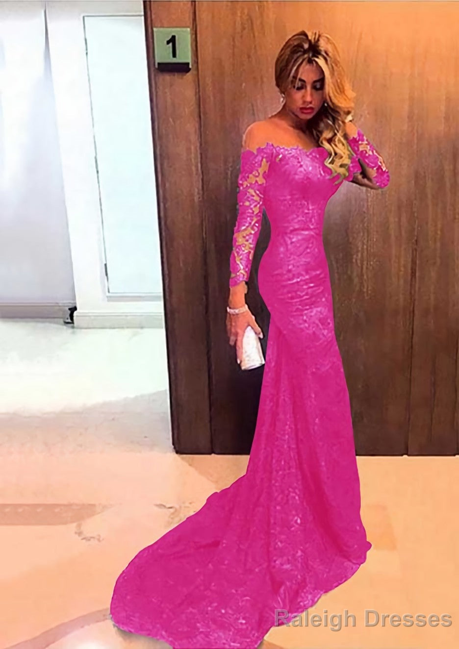 Trumpet/Mermaid Full/Long Sleeve Bateau Chapel Train Lace Prom Dresses With Appliqued