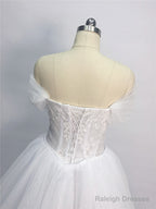 Trumpet/Mermaid  Lace Off-The-Shoulder Tulle Wedding Dresses