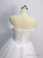 Trumpet/Mermaid Lace Off-The-Shoulder Tulle Wedding Dress