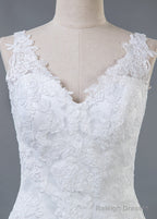 Trumpet/Mermaid Lace V-Neck Sweep Train Wedding Dress