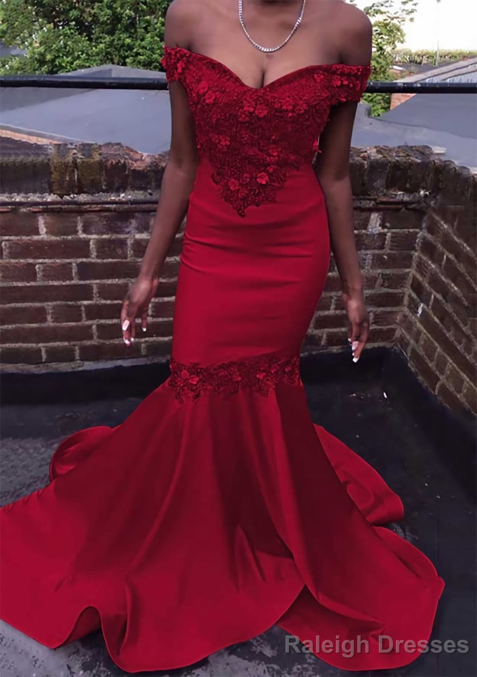 Trumpet/Mermaid Off-the-Shoulder Court Train Satin Prom Dresses With Beading Flowers