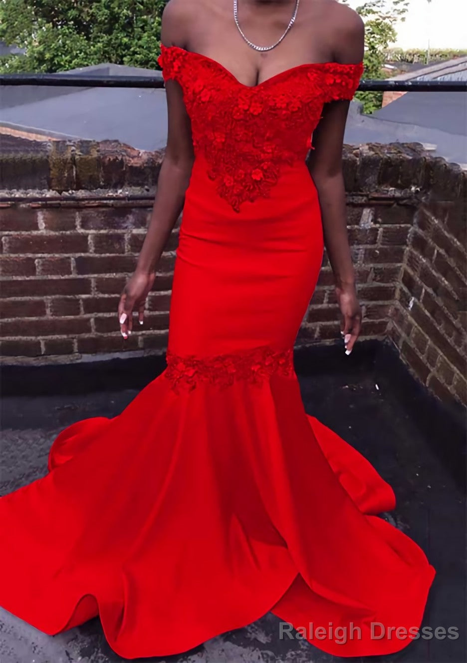 Trumpet/Mermaid Off-the-Shoulder Court Train Satin Prom Dress With Beading Flowers