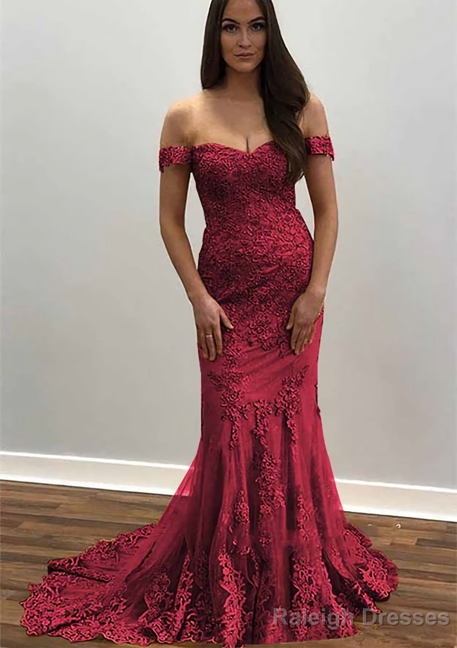 Trumpet/Mermaid Off-the-Shoulder Court Train Tulle Prom Dress With Lace Appliqued