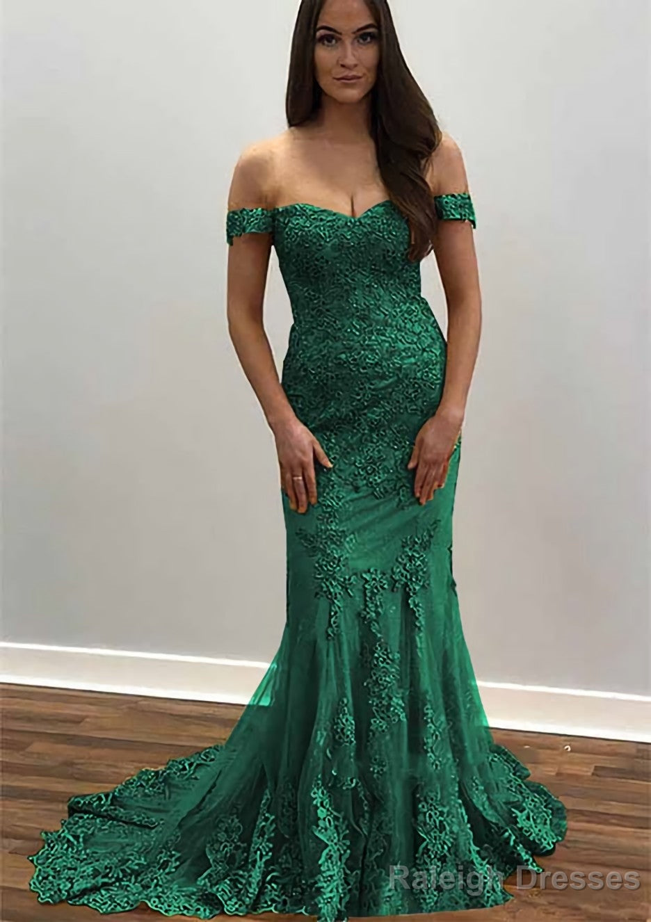 Trumpet/Mermaid Off-the-Shoulder Court Train Tulle Prom Dress With Lace Appliqued