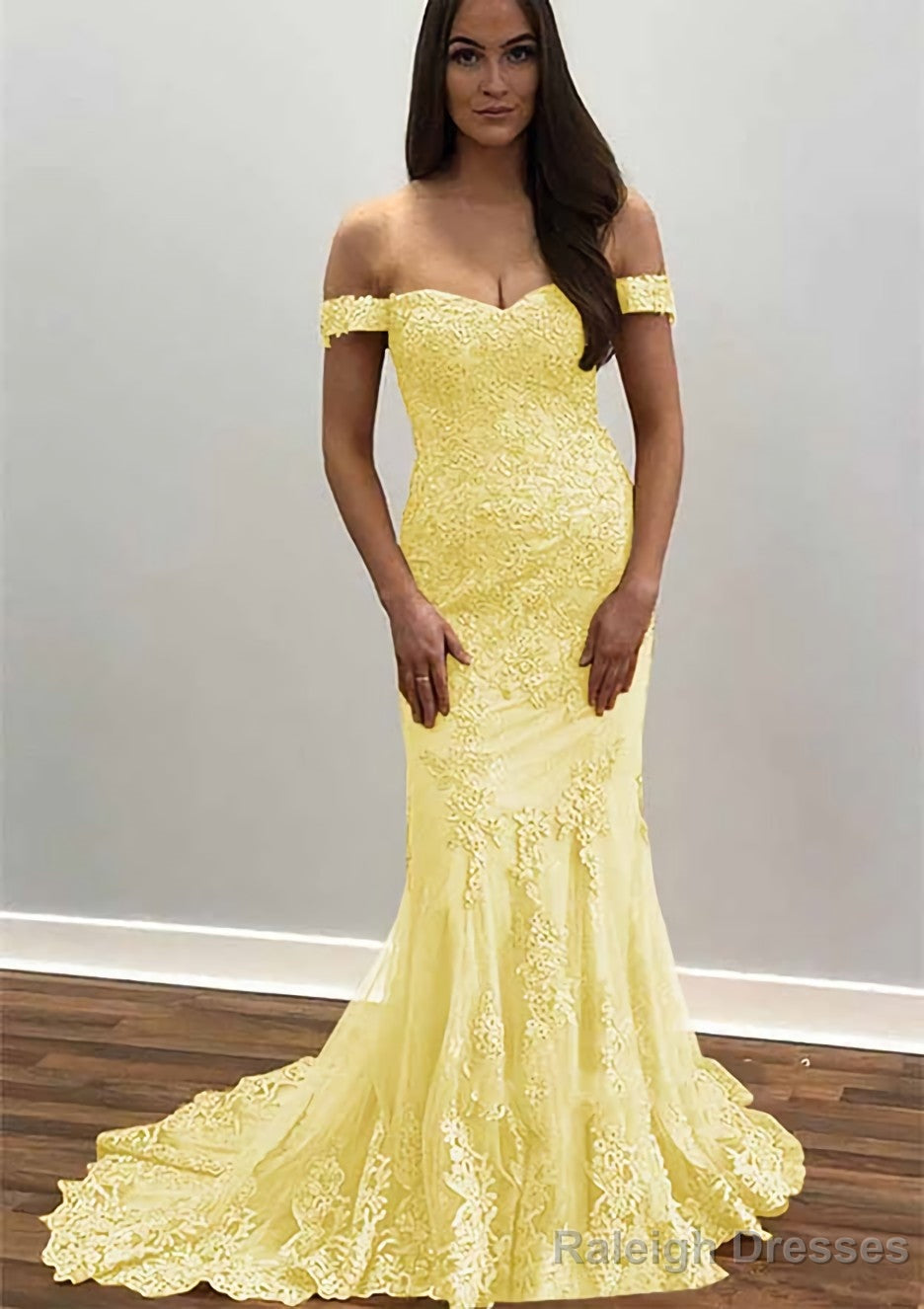 Trumpet/Mermaid Off-the-Shoulder Court Train Tulle Prom Dresses With Lace Appliqued