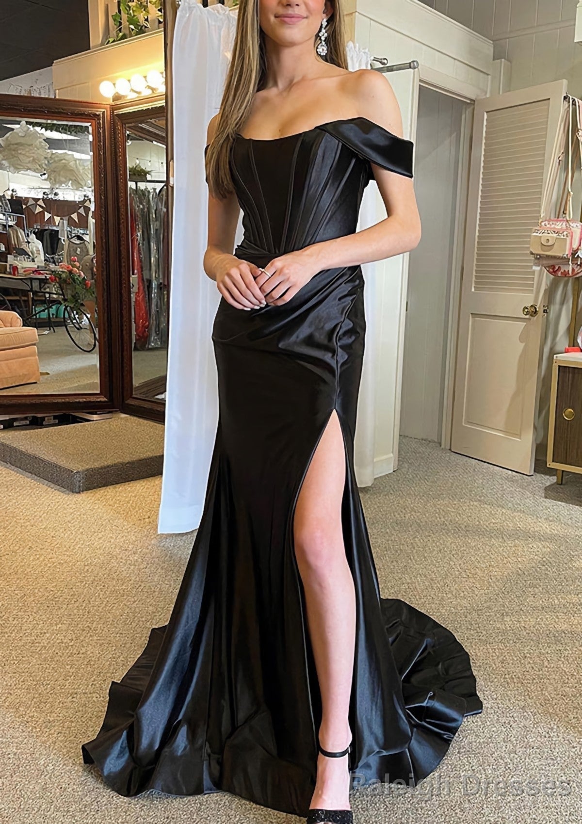 Trumpet/Mermaid Off-the-Shoulder Regular Straps Court Train Silk like Satin Prom Dress With Pleated Split Main image