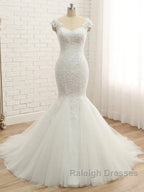 Trumpet/Mermaid V-Neck Sleeveless Applique Tulle Floor-Length Wedding Dress