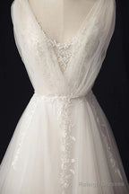 Tulle Sweep Train Appliques Lace Wedding Dress