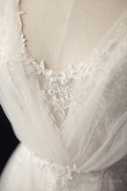Tulle Sweep Train Appliques Lace Wedding Dress
