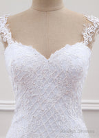 Tulle Trumpet/Mermaid Sweep Train Wedding Dress