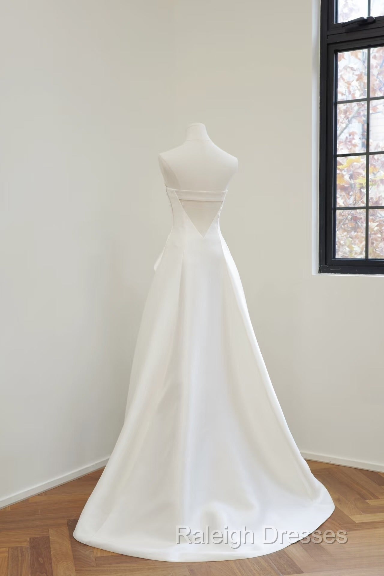 Unique A-Line Strapless Satin White Wedding Dress Brides Dresses