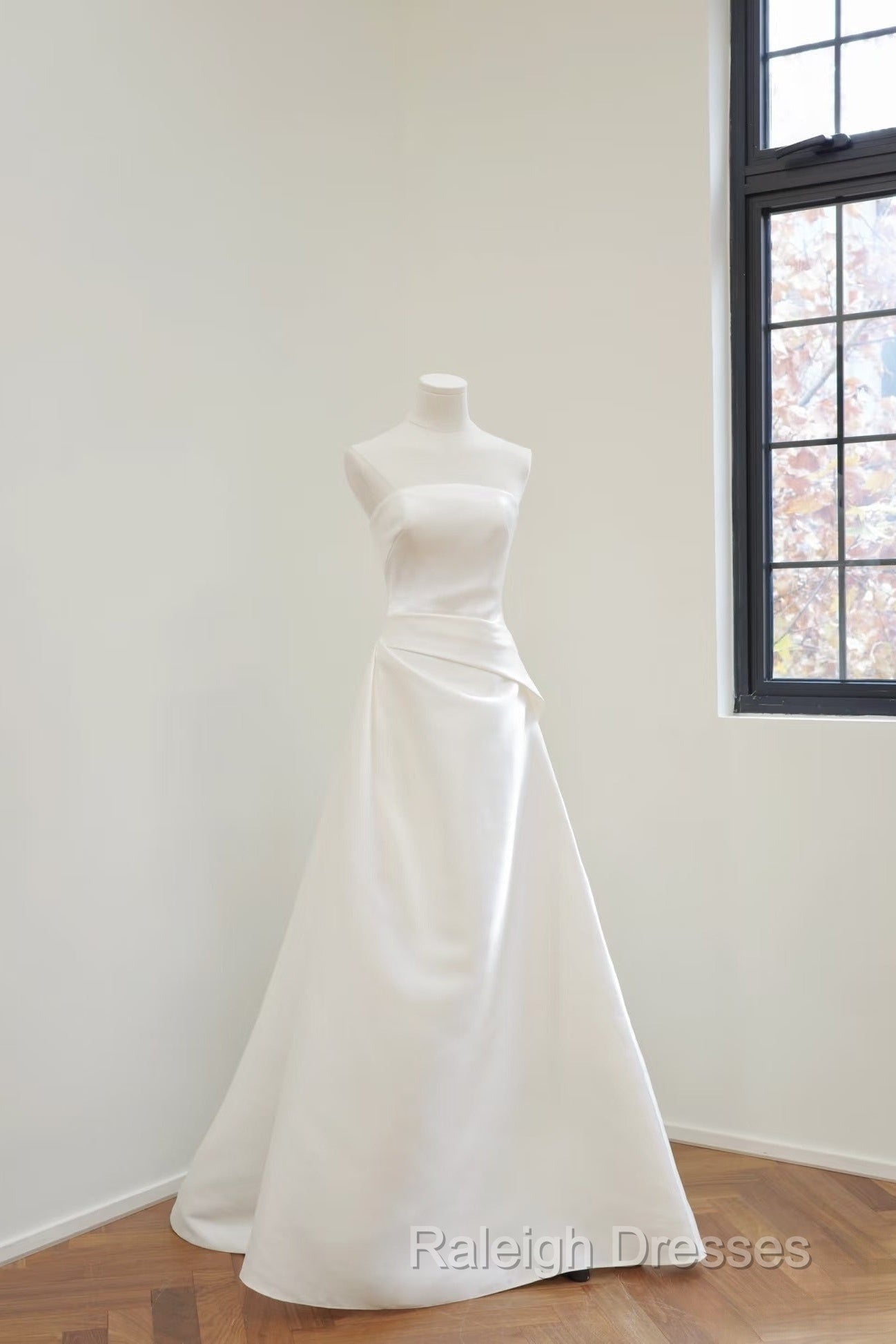 Unique A-Line Strapless Satin White Wedding Dress Brides Dresses