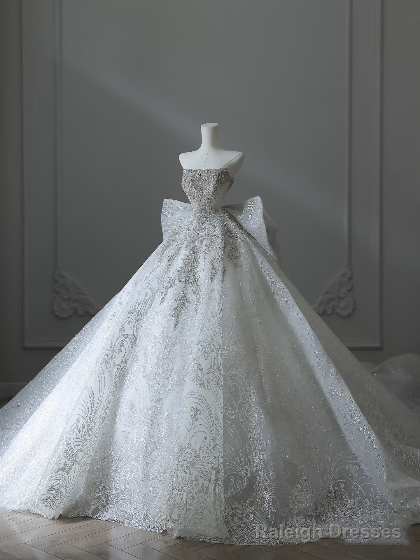 Unique Ball Gowns Strapless Sequin Long Wedding Dress Brides Dresses Secondary image