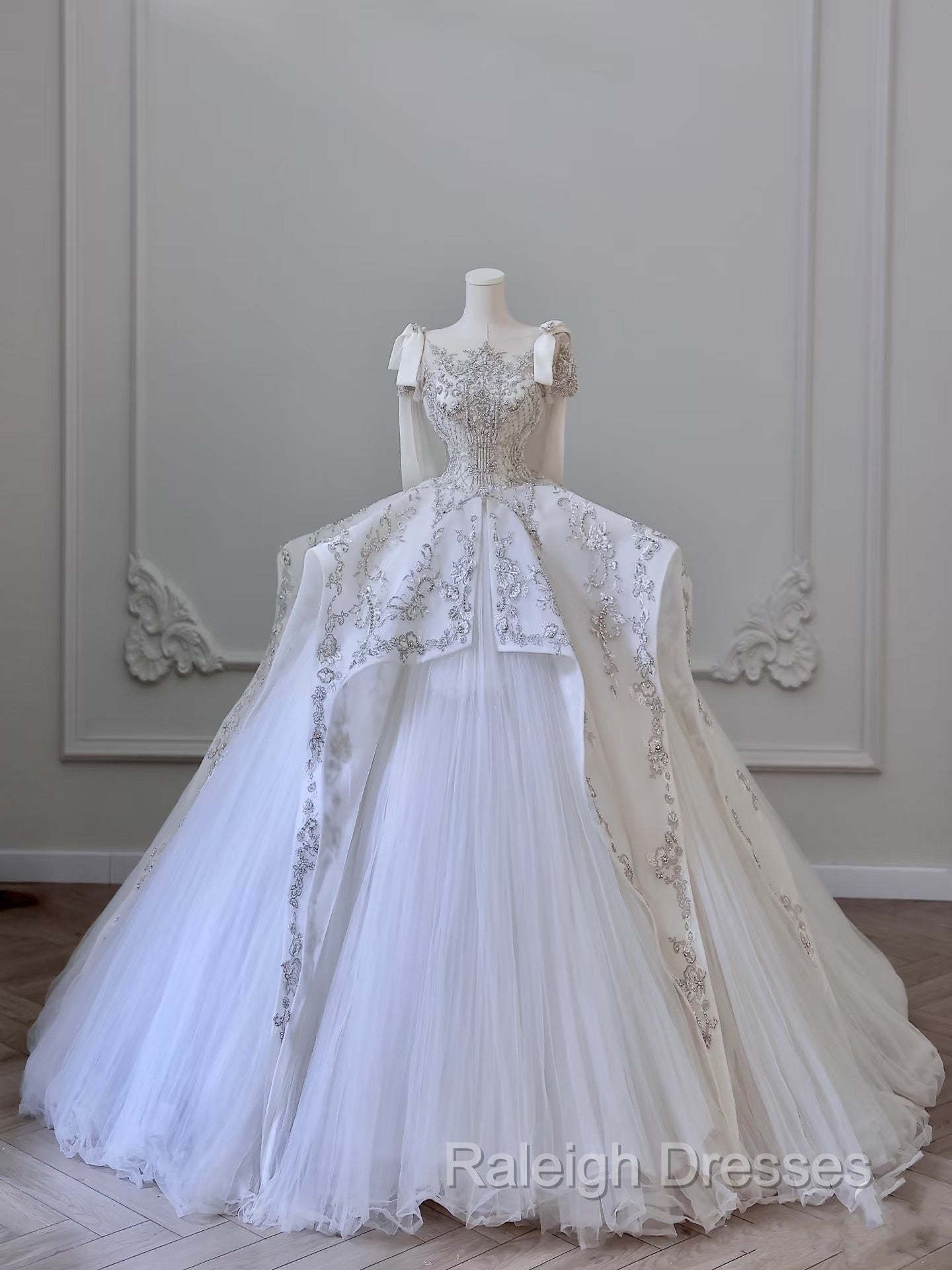 Unique Ball Gown Straps Tulle White Sequin Lace Wedding Dress Brides Dresses